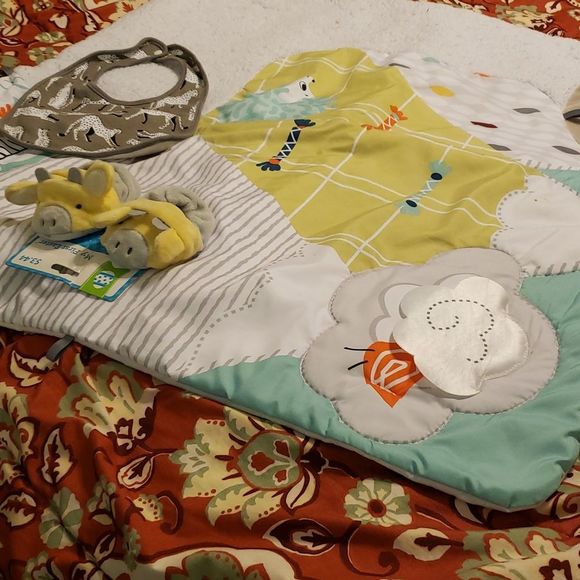 Host pick 2/25/25 Baby play mat ,bib,and cloth shoes - Picture 1 of 9